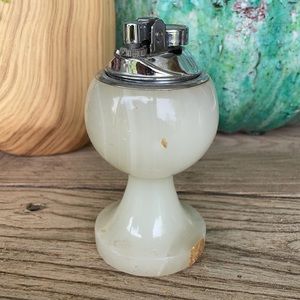 Onyx Hand-carved Table L ighter